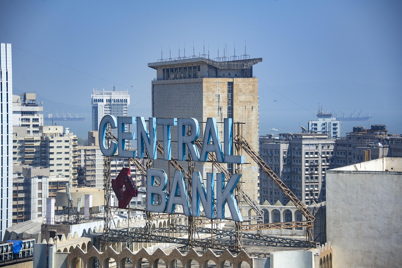 central bank signaling explained through central bank headquarters building
